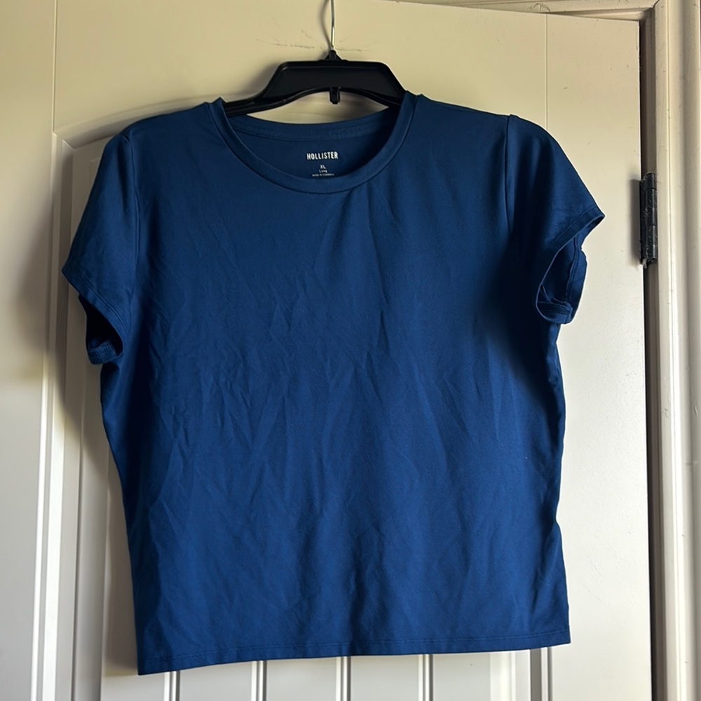 Hollister Seamless Baby Tee